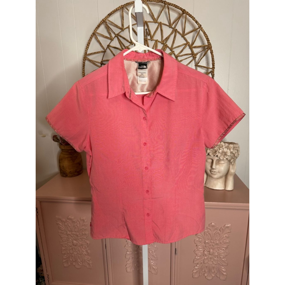 Women's The North Face Pink Button Up Shirt Size‎ M